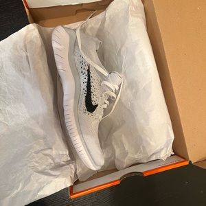 Women’s Nike Free RN flyknit - size 8